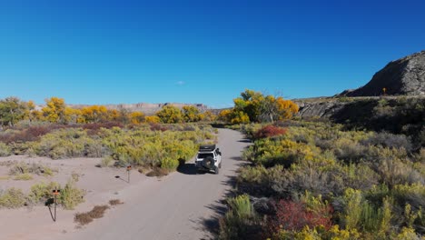 Offroad-Fahrten-In-Der-Wüstenlandschaft-In-Der-Nähe-Von-Bentonithügeln-In-Utah,-USA