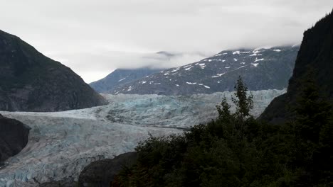 Mendenhall-Glacier-in-a-cloudy-day.-Juneau,-Alaska