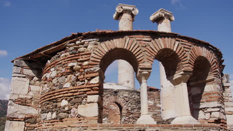 Antikes-Gebäude-Und-Säulen-Des-Tempels-Der-Artemis-In-Sardes