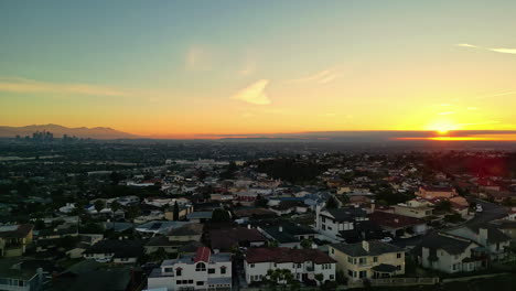 Spektakulärer-Sonnenuntergang-über-Dem-Aussichtspunkt-Kenneth-Hahn,-Mit-Der-Stadt-Los-Angeles-Im-Hintergrund,-Kalifornien