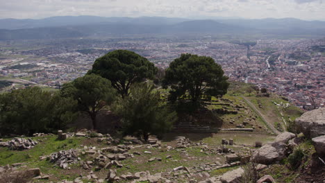 Wide-shot-of-the-ruins-of-The-Temple-of-Zeus-in-Pergamum