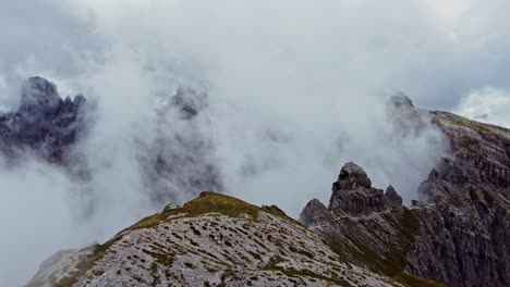 Beautiful-drone-shot-of-a-trail-to-Cadini-di-Misurina-the-secret-vista-in-Dolomites,-Italy-on-cloudy-day