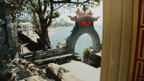 Entrance-Vietnamese-temple-Phucoc-Vietnam-Fukok-51-of-55