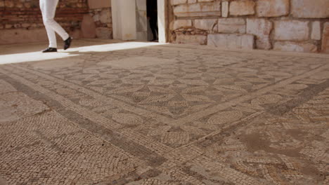 Piso-De-Mosaico-En-La-Antigua-Sinagoga-De-Sardis.