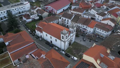 Vista-Panorámica-Aérea-De-La-Iglesia-Matrix-São-Martinho,-Fundão,-Portugal