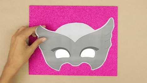 Hands-creating-molds-for-a-carnival-mask-on-pink-diamond-foam