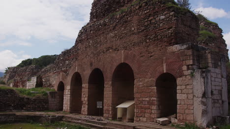 Un-Muro-De-Piedra-Detrás-Del-Antiguo-Gimnasio-En-Sardis