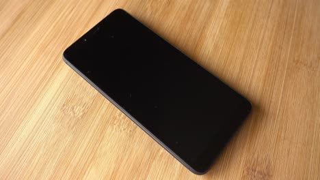 Schwarzes-Smartphone-Dreht-Sich-Als-Hintergrund