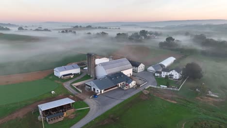 Foggy-farm-in-rural-USA-during-sunrise