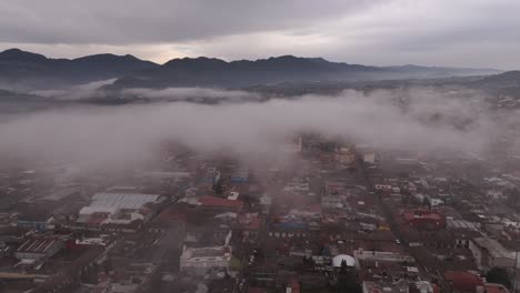Ascending-scene-of-a-city-whit-mist