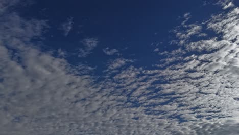 Hyperlapse-Eines-Himmels-Mit-Wunderschönen-Wolken