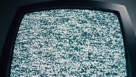 Retro:-Klassischer-Fernsehbildschirm-Mit-Monochromem-Statischen-Rauschen,-Der-Retro-Technologie-Und-Medienunterbrechung-Symbolisiert