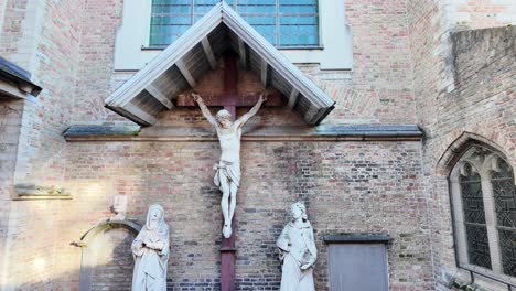Jesús-En-La-Cruz-En-Brujas,-Bélgica