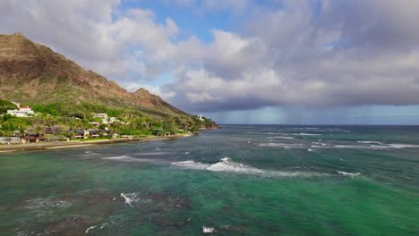 Mountains-sea-and-sky-come-together-to-form-paradise-on-Diamond-Head,-Hawaii-with-turquoise-water-and-blue-sky-and-volcanic-mountain-formations