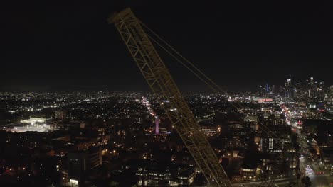 construction-crane-in-large-city
