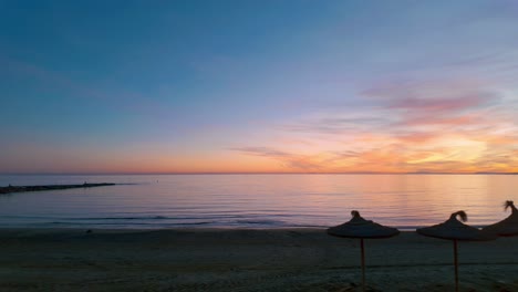 Panoramablick-Auf-Den-Sonnenuntergang-In-Der-Bucht-Von-Marbella,-Andalusien,-Spanien