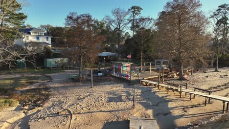 Reverse-drone-view-of-the-Tiki-Bar-behindd-the-American-Legion-in-Fairhope,-Alabama