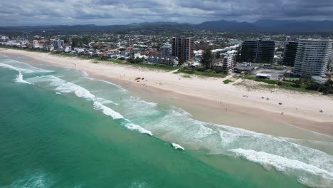 Perfekter-Tag-In-Palm-Beach-–-Gold-Coast-–-Queensland-QLD-–-Australien-–-Drohnenaufnahme