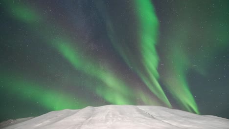 Aurora-Borealis,-Northern-Lights,-Real-Night-Sky-With-Stars-And-Moon