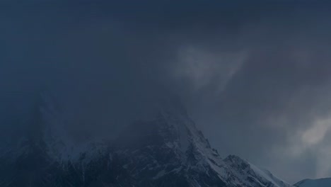 Timelapse-Amanecer-Nevado-Pico-Montaña,-Andes-Patagónicos