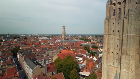Brügge-Belgien-Mittelalterliche-Stadt-Drohnenaufnahme-Reiseziel-Altstadt-Malerisch