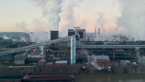 Die-US-Stahlkoksfabrik-Clairton-In-Der-Nähe-Von-Pittsburgh,-Pennsylvania
