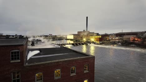 Industrial-shot-of-factory-across-the-river-in-Beloit,-Wisconsin