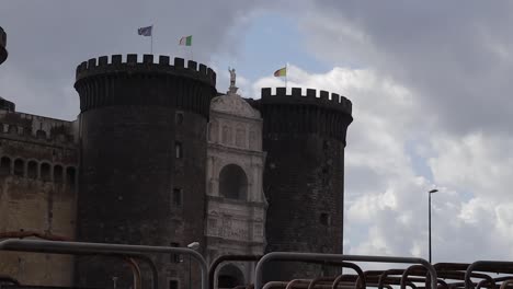 Medieval-fortress-turreted-entrance-to-Castel-Nuovo,-Naples-Italy