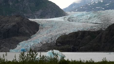 Paisaje-Helado-Del-Glaciar-Y-Lago-Mendenhall,-Las-Aventuras-De-Alaska