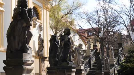 Statues-of-angels-surrounding-Loreta-Prague,-Czech-Republic