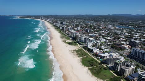 Gesamtaufnahme-Von-Palm-Beach-–-Gold-Coast-–-Queensland-QLD-–-Australien-–-Drohnenaufnahme