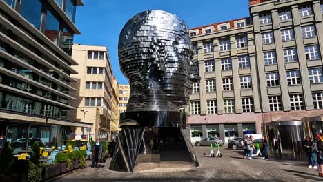 Time-Lapse-View-of-the-Head-Of-Franz-Kafka-Sculpture-in-Prague