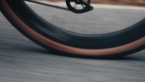 Nahaufnahmevideo-über-Ein-Rollendes-Rad-An-Einem-Rennrad