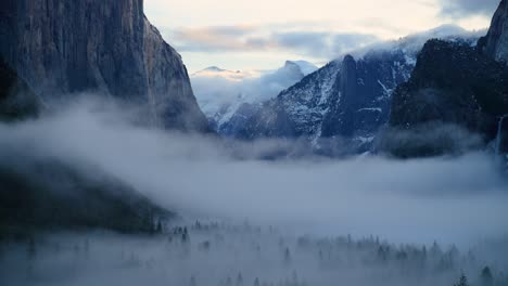 Pan-up-to-El-Capitan-on-sunrise-in-Yosemite