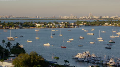 South-Beach-Miami-Yacht-Während-Der-Gloden-Hour