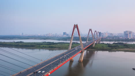 Hyperlapse-Der-Nhat-Tan-Brücke-In-Der-Stadt-Hanoi