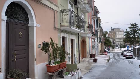Blick-Auf-Hausdetails-Und-Straßen-In-Guardiagrele,-Abruzzen,-Italien