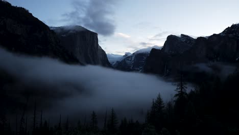 Amanecer-En-El-Parque-Nacional-De-Yosemite