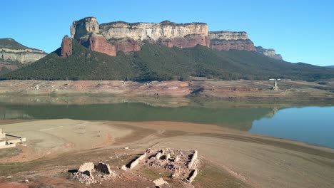 Sau-swamp-dike-in-Catalonia,-Spain,-intense-drought-in-2024-Drone-flight-over-desert-land,-dry-lake-in-Spain-sau-pantano