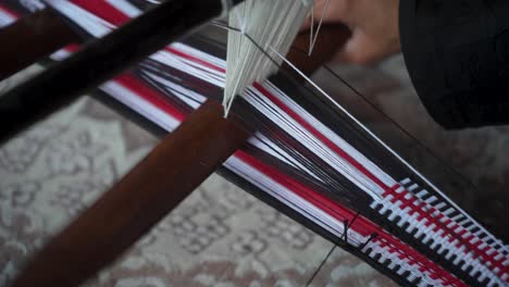 Hands-seen-weaving-on-a-traditional-Middle-East-loom