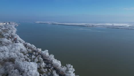 Gefrorene-Landschaft-Rund-Um-Die-Donau-Im-Winter-In-Der-Nähe-Der-Stadt-Galati-In-Rumänien