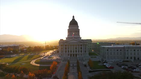 Goldene-Stunde-Sonnenlicht-Baden-Utah-State-Capitol-Gebäude-Auf-Dem-Capitol-Hill