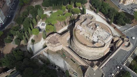 Grandioso-Castillo-Medieval-Con-Torres-Desde-Una-Toma-Aérea-En-Roma