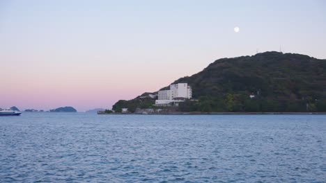 Sonnenuntergang-über-Der-Bucht-In-Japan,-Toba-Mie