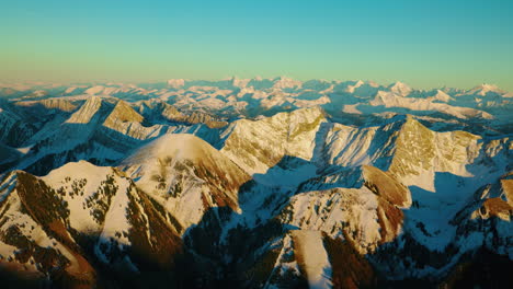 Montaña-Nevada-De-Vanil-Noir-Al-Atardecer-Durante-El-Otoño-En-Friburgo,-Suiza