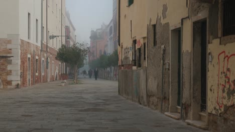 Misty-Venice-Alley-in-Morning-Light,-Italy