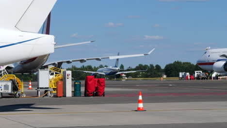 Avión-Que-Sale-De-La-Pista-Del-Aeropuerto-De-Vilnius-Después-De-Asistir-A-La-Cumbre-De-La-OTAN-En-Lituania