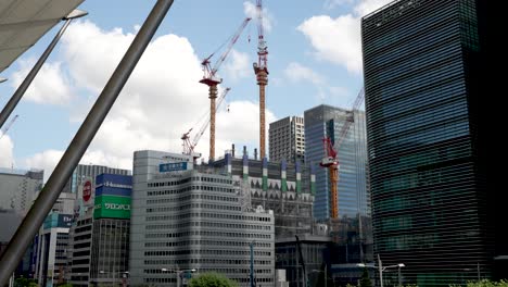 Construction-cranes-towering-over-Tokyo's-bustling-Yaesu-district,-near-Tokyo-Station