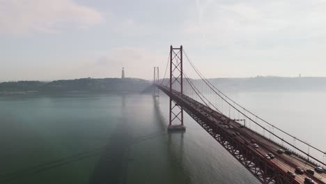 25-de-Abril-Bridge---Cars-Driving-Through-Ponte-25-de-Abril-Over-Tagus-River-At-Sunrise-In-Lisbon,-Portugal