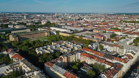 Beautiful-Panoramic-Establishing-Drone-Shot,-Summer-Sunny-Day,-Munich,-Germany